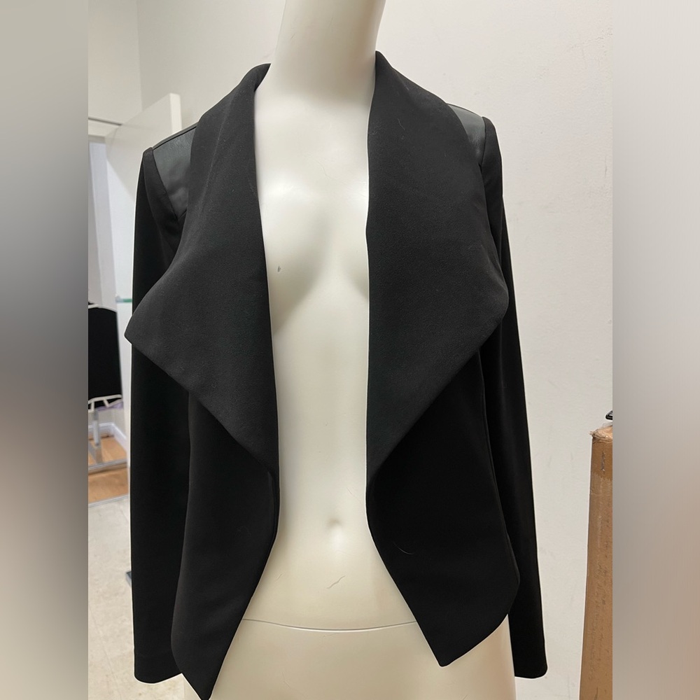 WHBM LIGHT WEIGHT BOLERO JACKET, SIZE 4